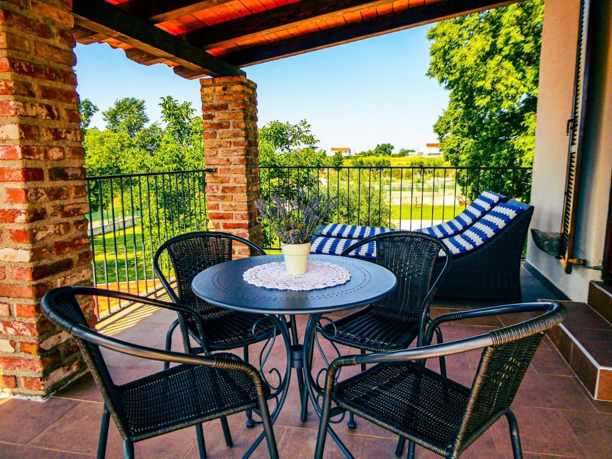 Vila Casa Istriana Nona Pina Kaštelir Exteriér fotografie